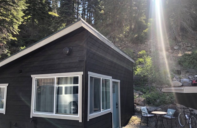 Tahoe Cottage- near river/lake/ski resorts