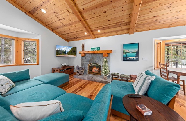 Tahoe Grand Luxury West Shore - Pet Friendly + Hot Tub Walk to Beach!