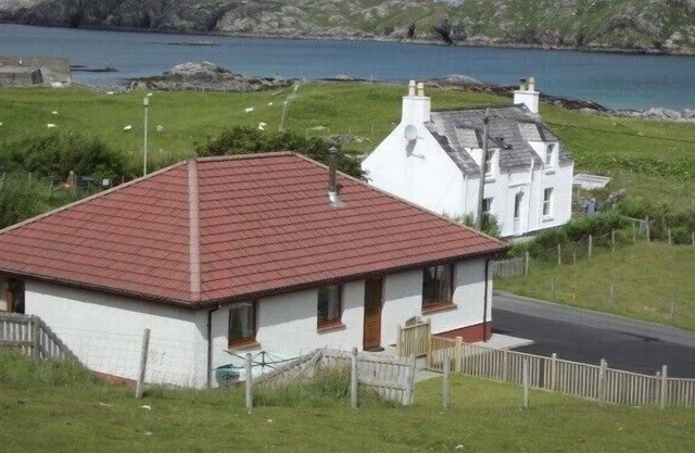 TAIGH AN UILLT, pet friendly, with open fire in Timsgearraidh