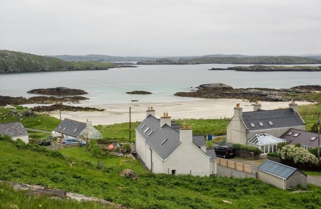 TAIGH EACHAINN, pet friendly, with open fire in Timsgearraidh