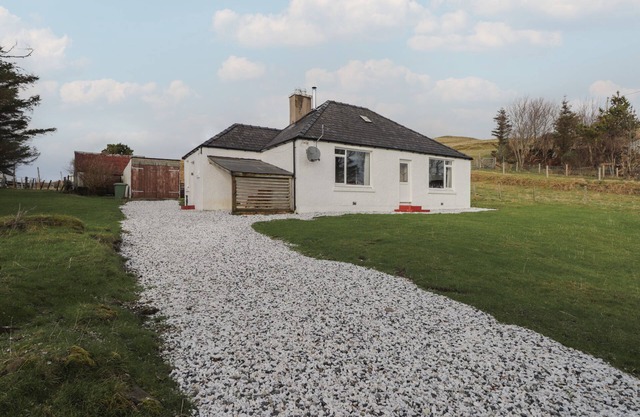 TAIGH NEILAG, pet friendly, character holiday cottage in Elgol