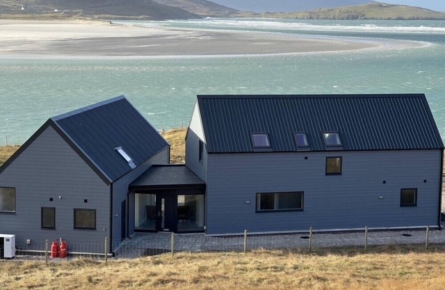 TAIGH RONA, pet friendly, with a garden in Tarbert Isle Of Harris