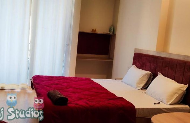 Taj Studios - Luxury Stay in Luxury Mall (PVR,Food Court, International Brands)