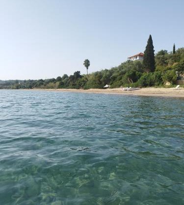 Takis Haikos House two minutes walk to the beach Peroulia