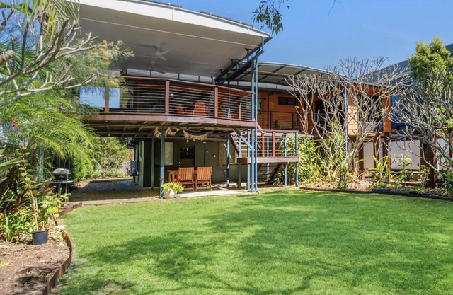 'Tamarind Retreat' A Leafy Coastal Home