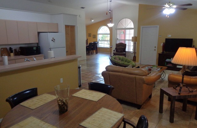 Tampa Bungalow - Hot Tub/Pets/Beaches/Busch Gardens