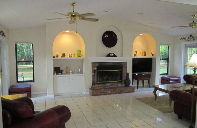 Tampa Cottage - Hot Tub/Pets/Beaches/Busch Gardens/USF