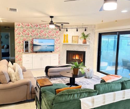Tampa Lakefront and Pool House Game Room