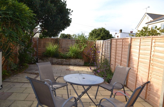 Tankerton Townhouse - parking - 150m to beach