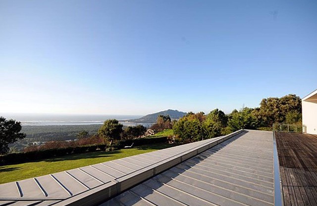 Tasteful Caminha Villa | 4 Bedrooms | Villa Laginhas | Modern Furnishings |.