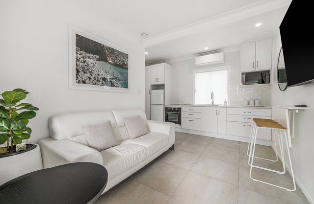 Tastefully Renovated 1 Bedroom Unit