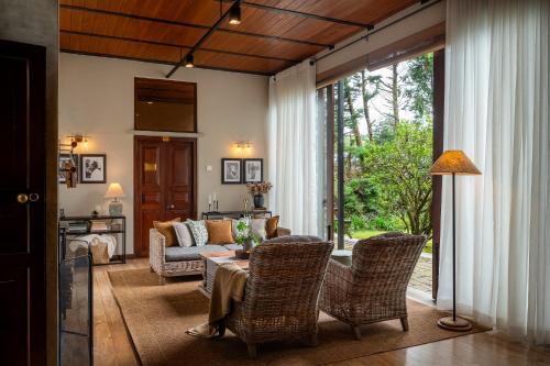 Tathya Hills - Luxe Garden Retreat In The Hills