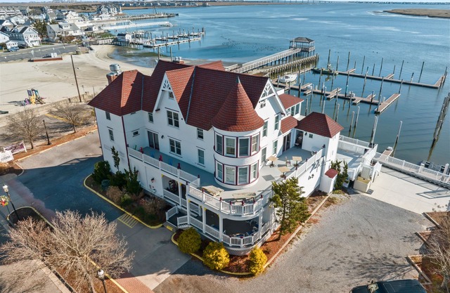 TAVERN ON THE BAY HOTEL - Bugsy Siegel Suite