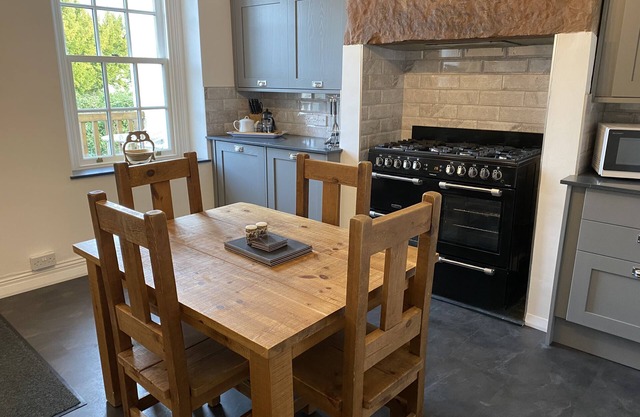 Tawny Cottage - a cottage that sleeps 4 guests in 2 bedrooms