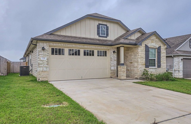 TCH - 4bd/2ba home in Jarrell with Fenced Pet Area