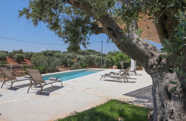 TD Casa Lul Panoramic Pool Over Mediterranean Scrub