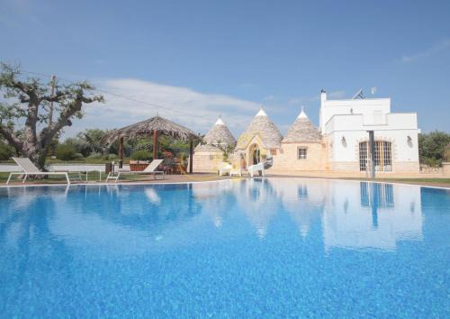 TD Trulli Bruco Large Pool for Family Fun