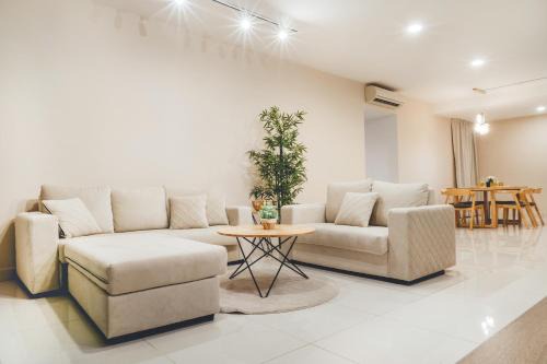 Teega Muji 4BR 12 pax w bathtub by Our Stay