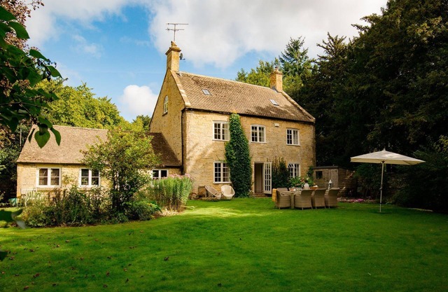 Temple Guiting Cottage - sleeps 10 guests in 5 bedrooms