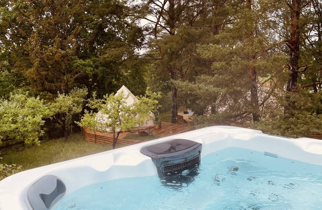 Tent Delhi, a b&b in a Luxury Glamping Style