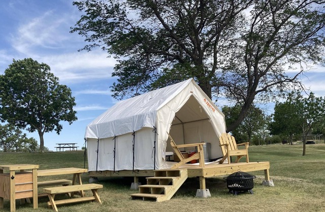 Tentrr State Park Site - Nebraska Sherman SRA – East Ridge Lakeview I – Single