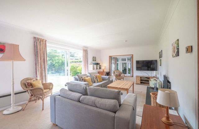 Terrific pet friendly 4 bedroom cottage in Stoke Fleming