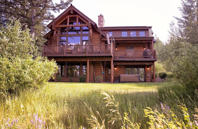 Teton Retreat Spacious Teton Springs Log Cabin w/Forest Access, A/C & Hot Tub