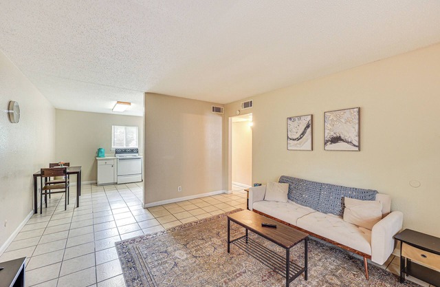 Texarkana Apartment < 1 Mi to Spring Lake Park!