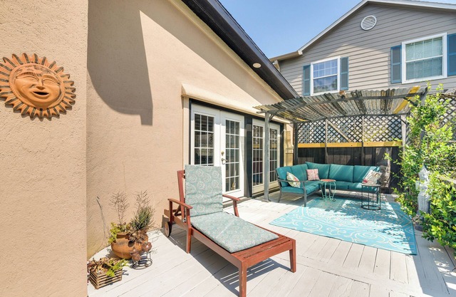 Texas Escape w/Private Pool, Grill & Balconies!