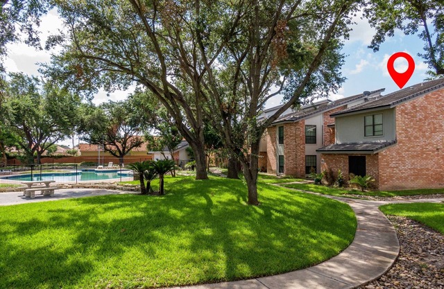Texas-Sized Comfort w/Pool Near DHR- Sleeps 14