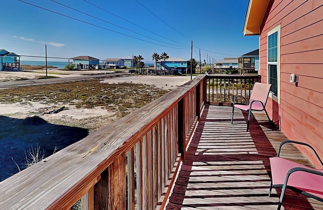 Texas Tiki | Bay Views, Pet-Friendly