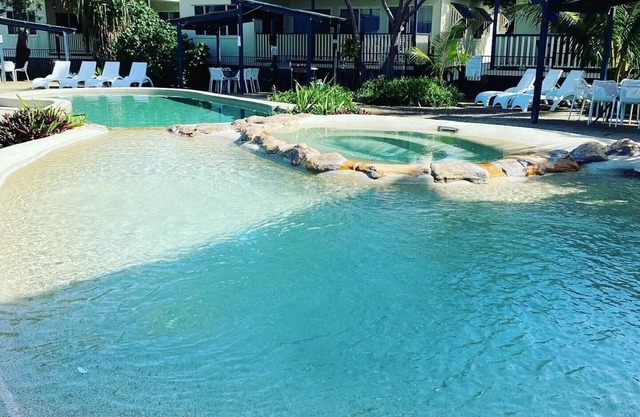 TGIF, Thank god it's Fraser. 3 Bed, 6 Guest with pool and Spa