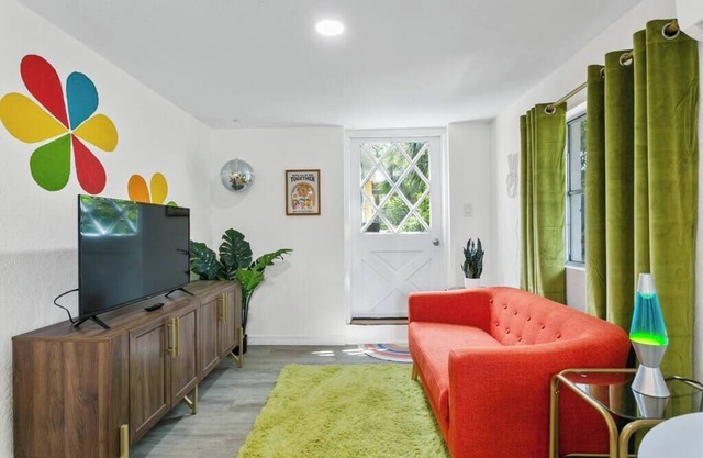That 70s Themed Apt Close to Coffee, Food and Shops