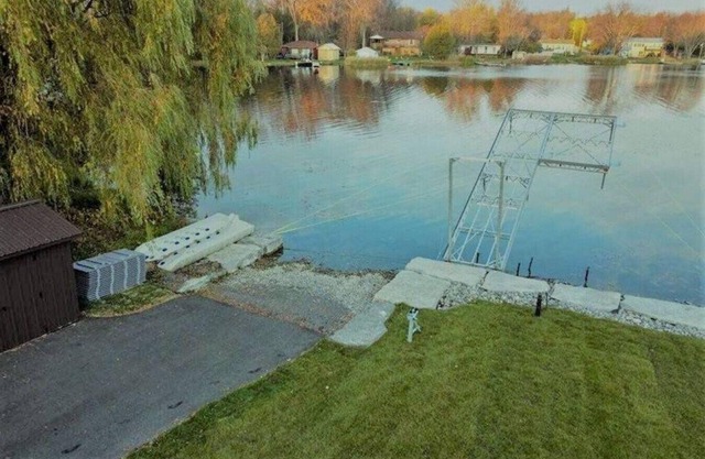 Thaya Cottage · Chemong Lake