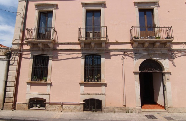THE ABODE OF DIONYSUS BY THE SEA APARTMENT