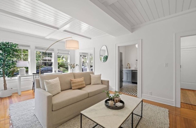The Adaline #8 | Luxury Hyde Park Apt