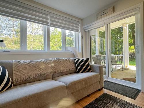 The Alpine Nest - 3 Beds - 4 Guests - Free Parking - Pool