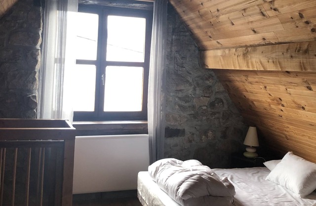 The atypical barn in the heart of the Pyrenees