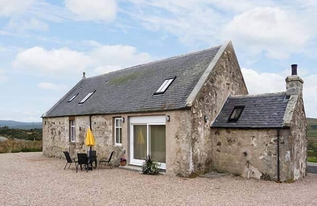 THE AULD KIRK, family friendly, luxury holiday cottage in Melvich