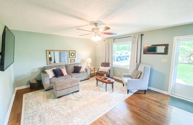The Aviary Cottage: Bunkbed, Near Playground, Swing, Full Fence, Central to all