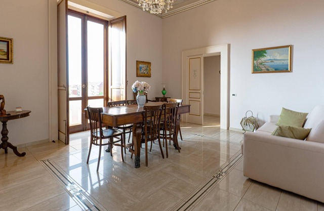 The Baroness’s Apartment – Noble Charm and Stunning Vesuvius View