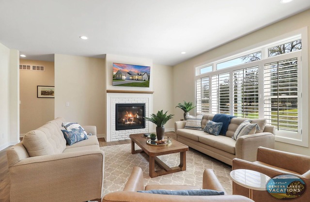 The Bay Constellation -Walk to Yerkes |Firepit |Pool Table|New Construction
