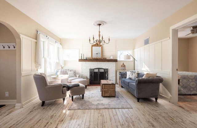 The Bay Getaway |Family Retreat in the Heart of Williams Bay |High End Finishes | 2500 Sq Ft |Gazebo