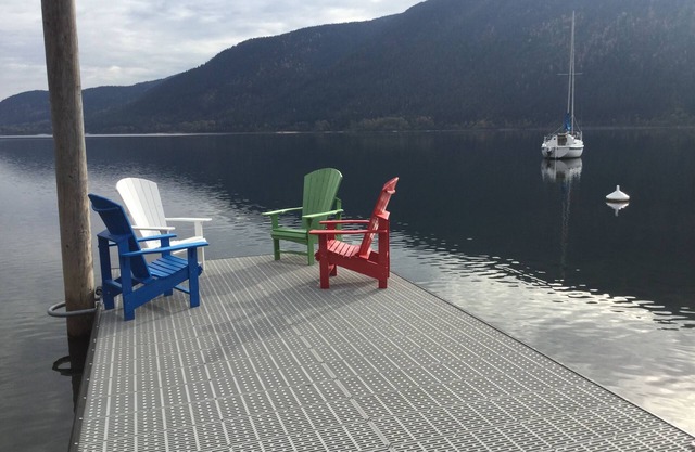 The Beach House on Kootenay Lake - call/text Catherine 250 354 8766