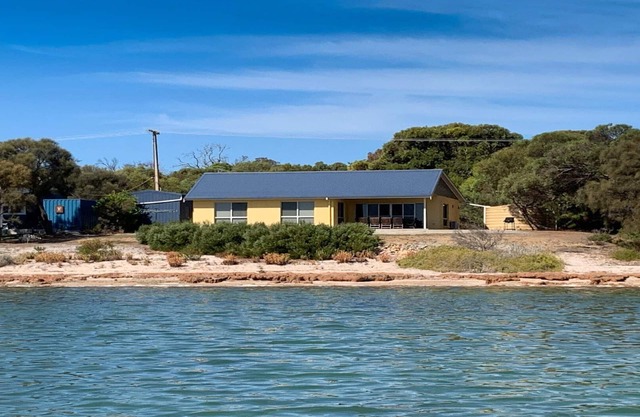 The Beach House - Spectacular Location - Privacy - Right on the Beach