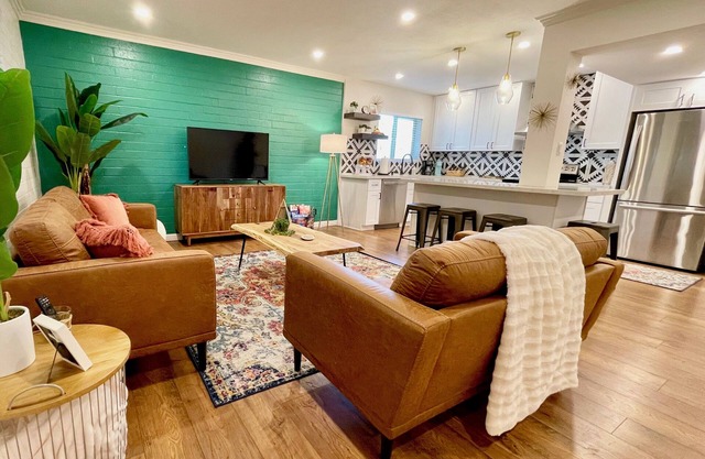 The Beverly Bungalow 1BR/BA in the Heart of Phoenix - Grill, Pool & Hot Tub