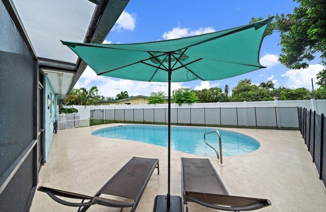 The Blue Conch – Family Friendly - Read About the 4th Bedroom - 3D Tour