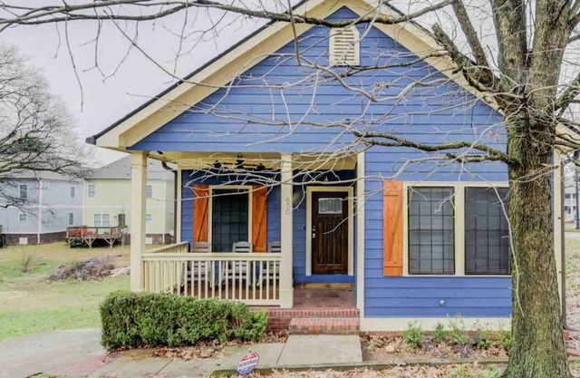 The Blue Cottage with Gourmet Kitchen - Near Downtown, Stadium & Aquarium