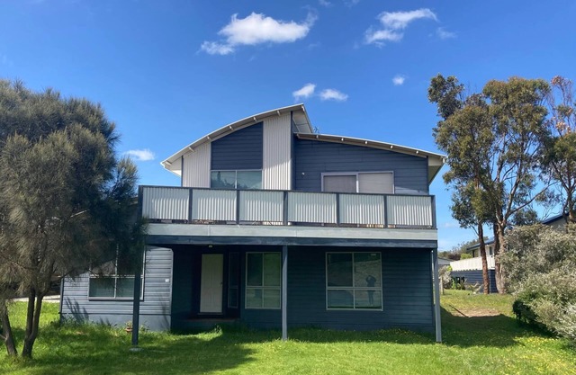 The Blue House -Spacious and comfortable beach house