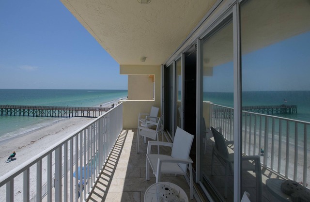 The Breakers 405 - Open-Concept Beachfront Condo